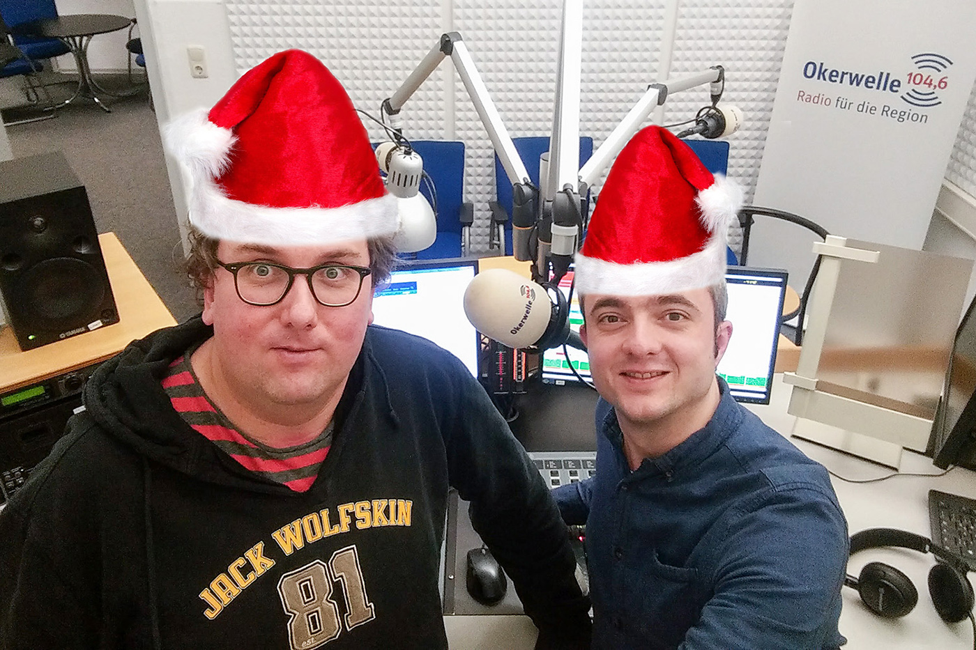 Christian Cordes und Markus Hörster mit Weihnachtsmützen