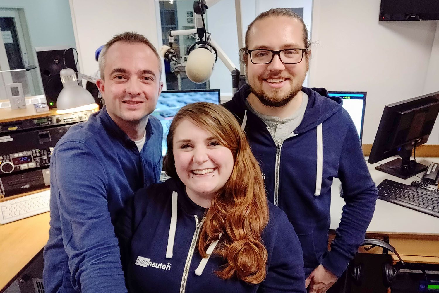 Markus Hörster mit Julia Eleonora Wierzbowski und Marvin Priedigkeit von den Codenauten nach Episode 32